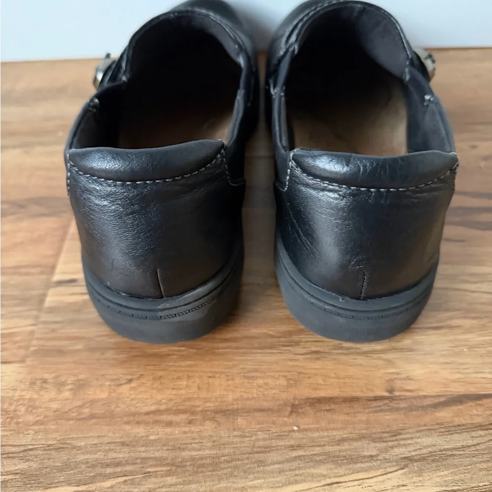 Clarks elegant dark